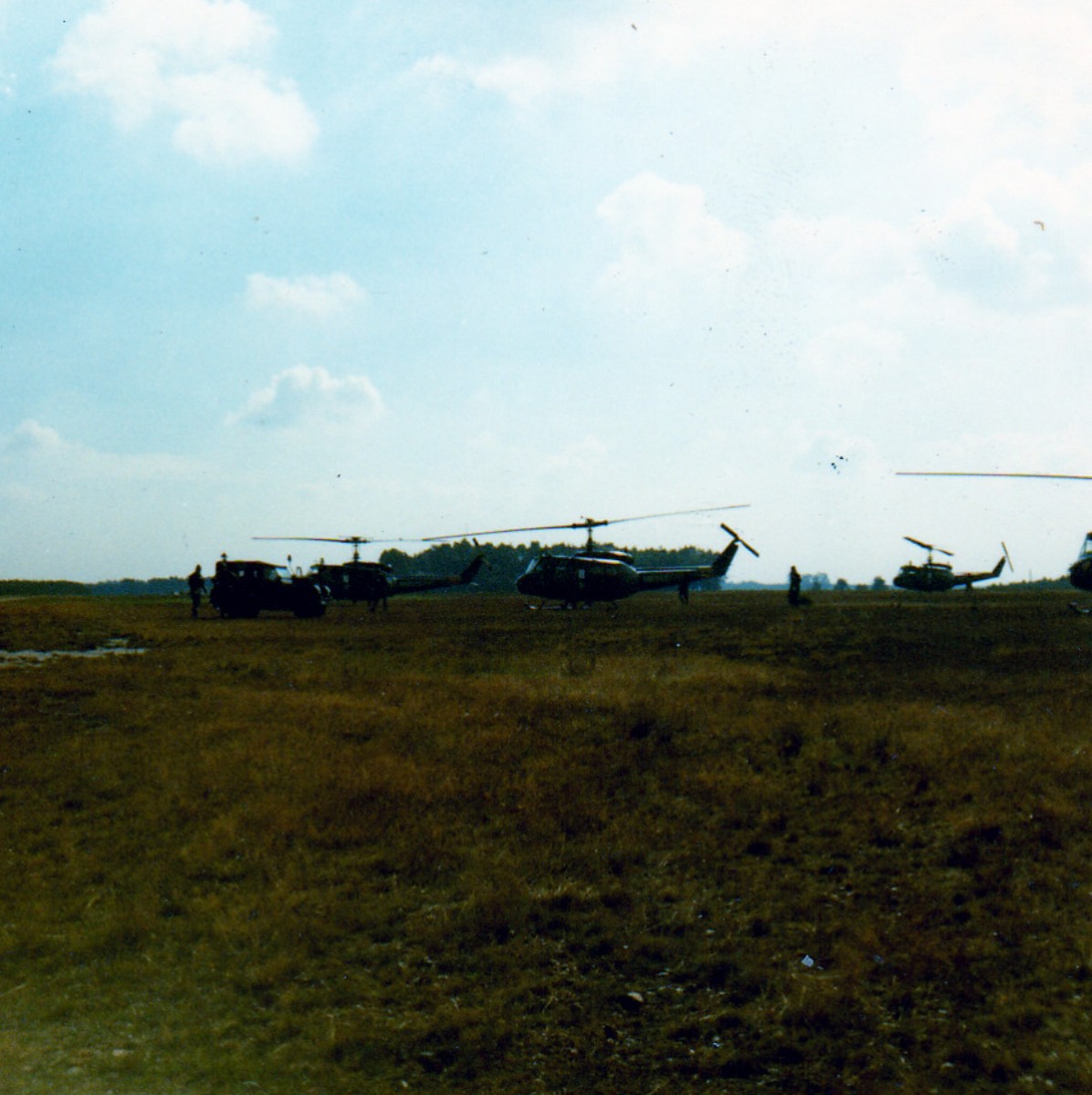Übung Heckenrose - Landung von Bell UH-1D